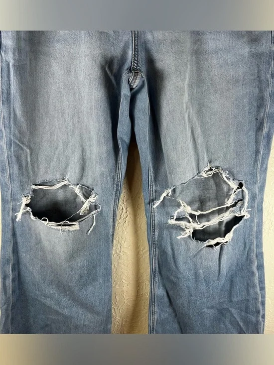 American Eagle Dreamy Drape Low Rise Flare Leg Jeans in Blue - Picture 6 of 14